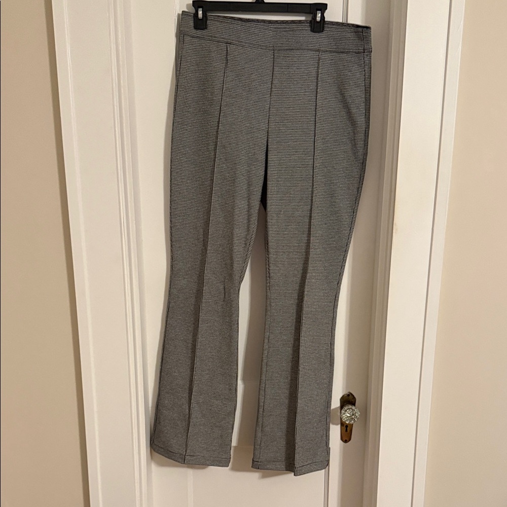 Loft houndstooth pin tucked boot cut ponte knit pants size L